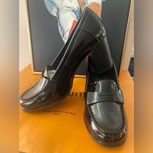 Ladies black block heel loafer. Size 8.5